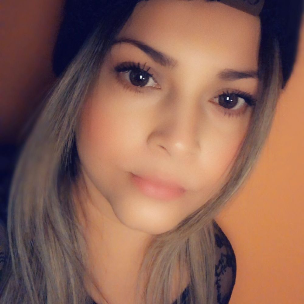 Meet your Posher, Yesenia